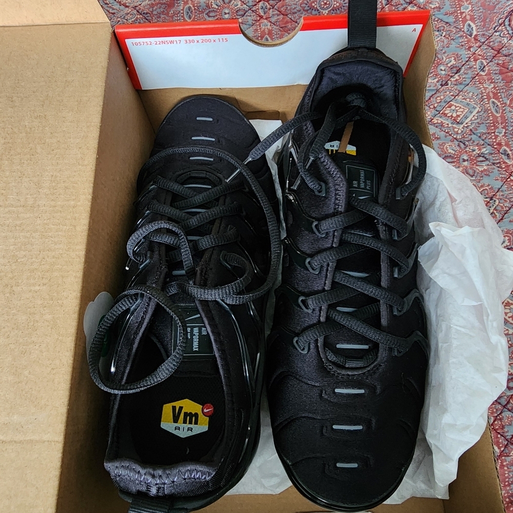 NWT Nike Air VaporMax Plus Black Men's Athletic Shoes, Size 8
